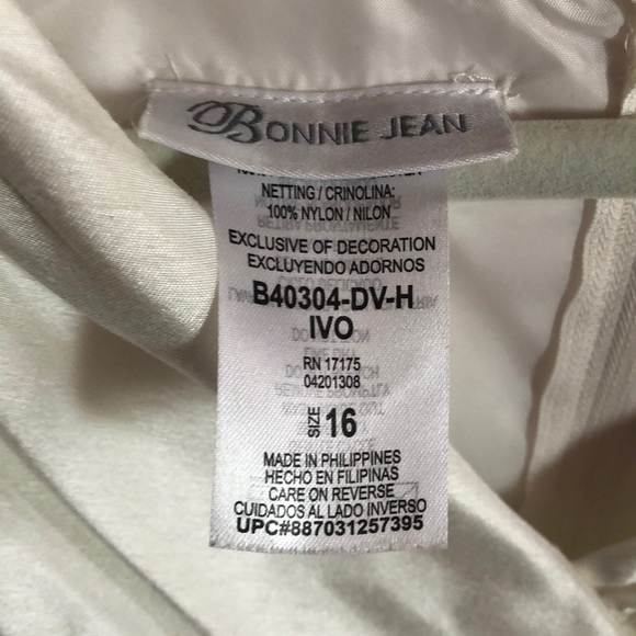 A chic girls dress. Perfect for any occasion! - Picture 5 of 5